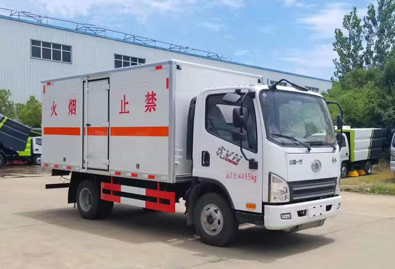 解放(fàng)藍(lán)牌4.1米貨廂甲醇廂式運輸車(chē)